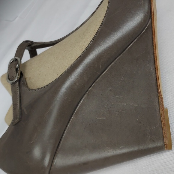 Chanel Gray T-Strap Wedge Heels with CC Logo Rhinestone Accents. Size 39 - Picture 10 of 14